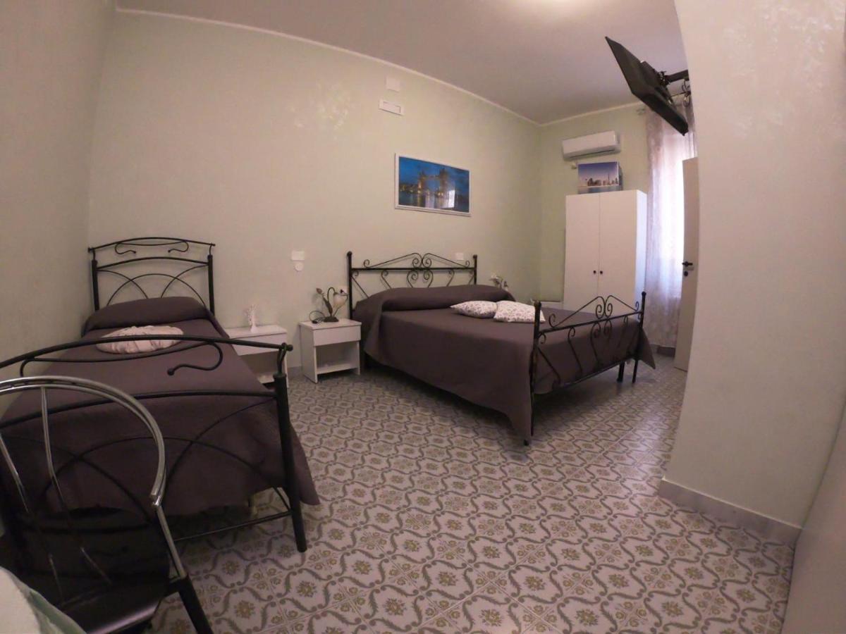 Le Stanze Di Ricci - Affittacamere Low Cost Лезина Экстерьер фото