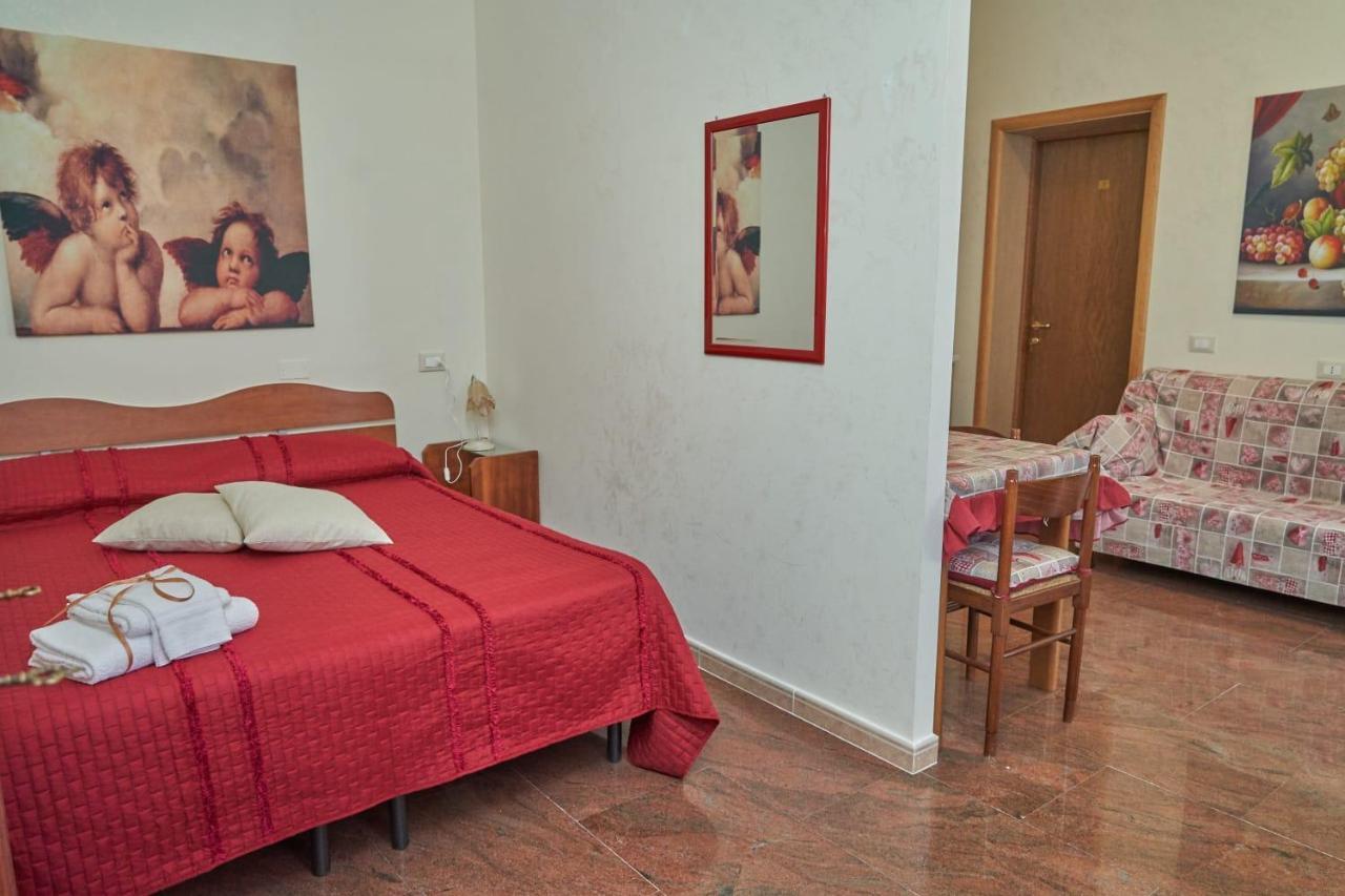 Le Stanze Di Ricci - Affittacamere Low Cost Лезина Экстерьер фото