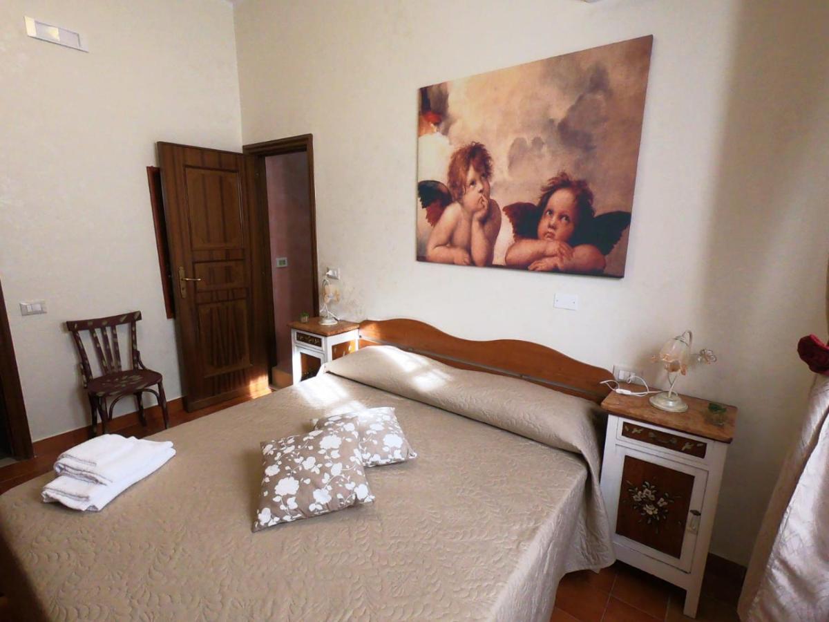 Le Stanze Di Ricci - Affittacamere Low Cost Лезина Экстерьер фото