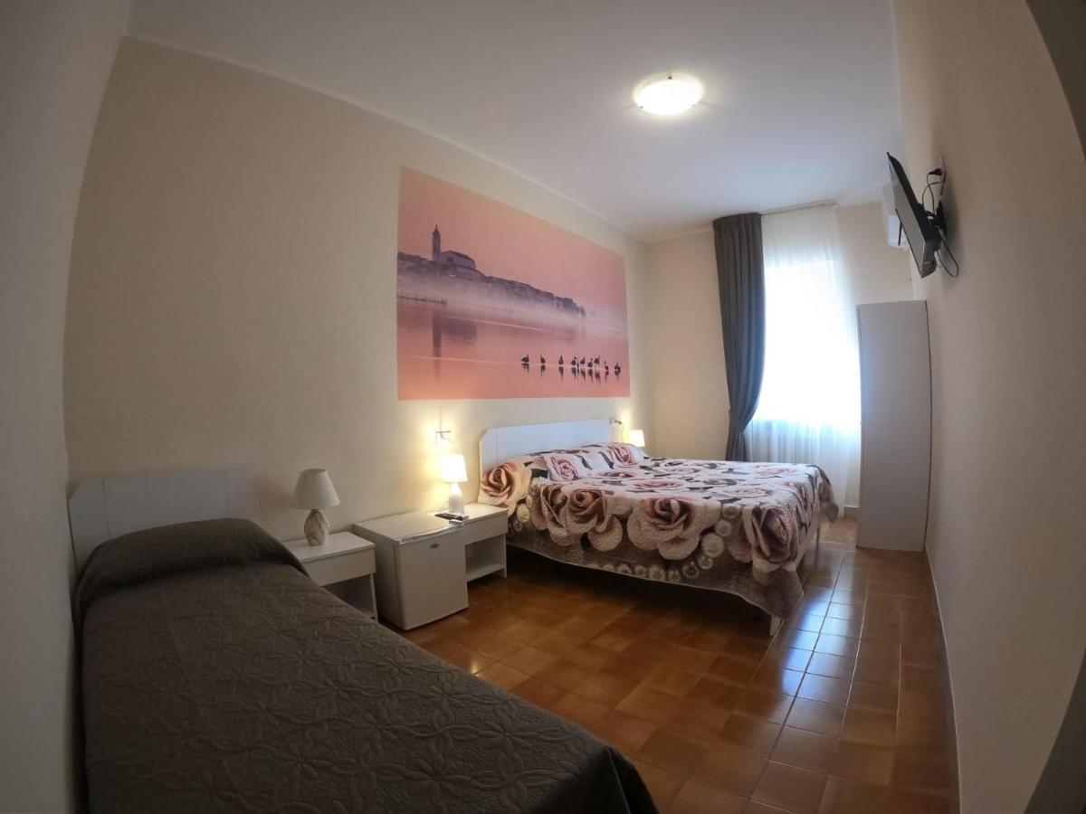 Le Stanze Di Ricci - Affittacamere Low Cost Лезина Экстерьер фото