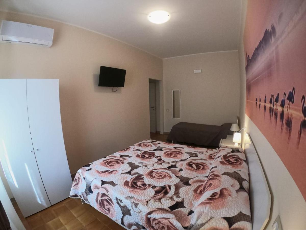 Le Stanze Di Ricci - Affittacamere Low Cost Лезина Экстерьер фото