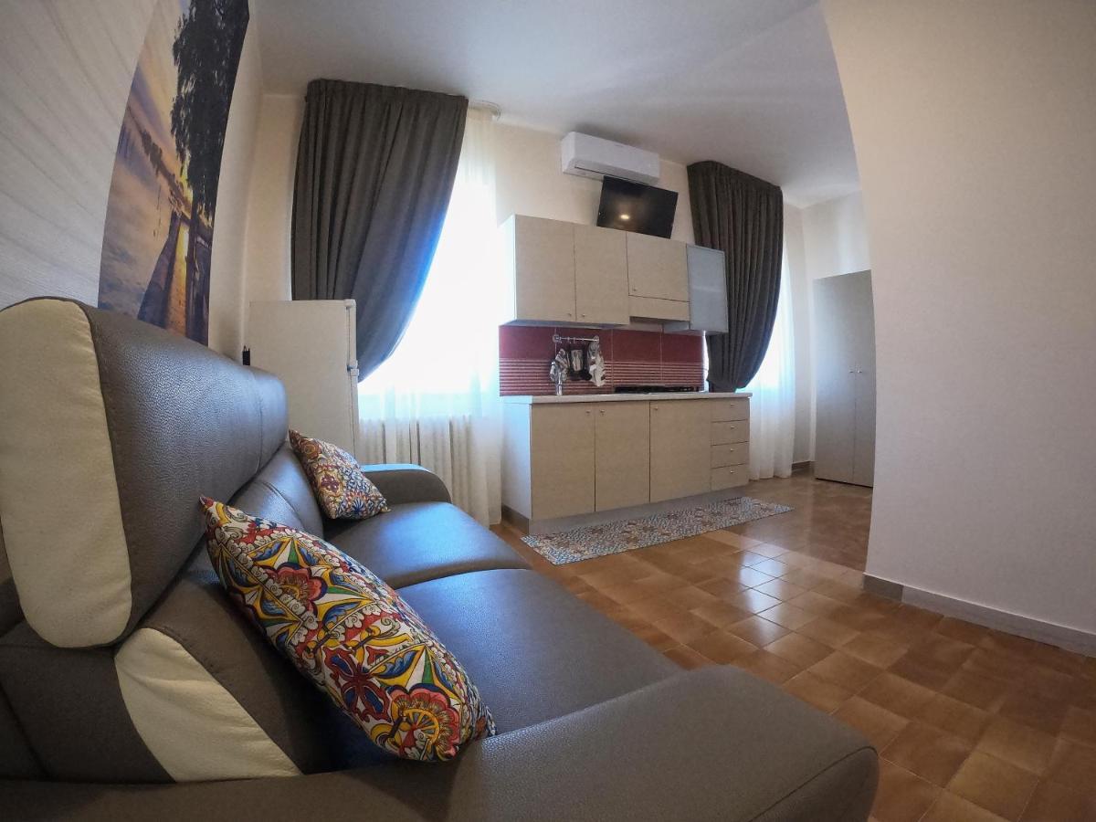 Le Stanze Di Ricci - Affittacamere Low Cost Лезина Экстерьер фото